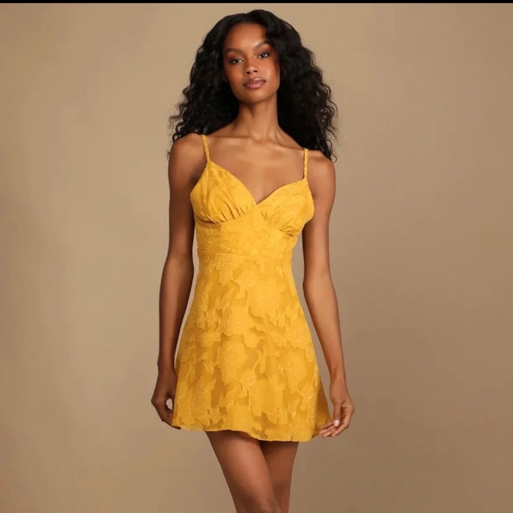 Lulu’s yellow floral spring and summer mini skater dress